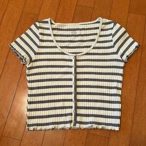 american eagle snap front baby tee